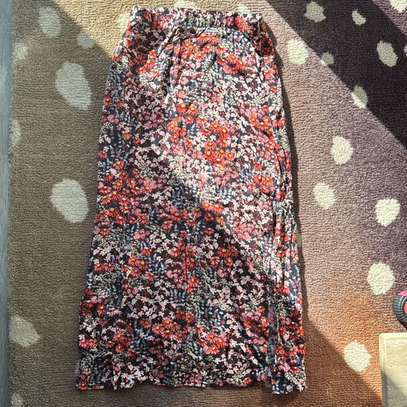 Floral Side Slit Satin Skirt - Picture 2 of 9